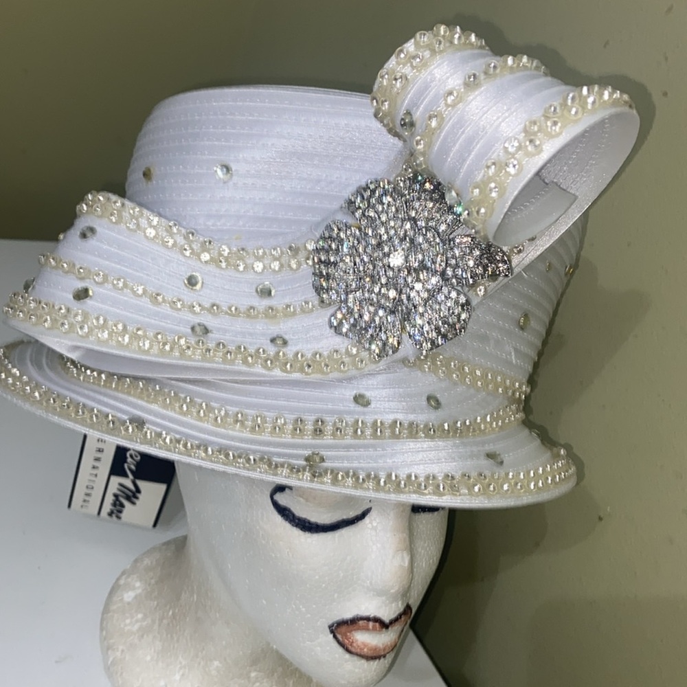 NWT Fabulous WHITE Church Dress Hat by Ben Marc (NO LOWBALL OFFERS)